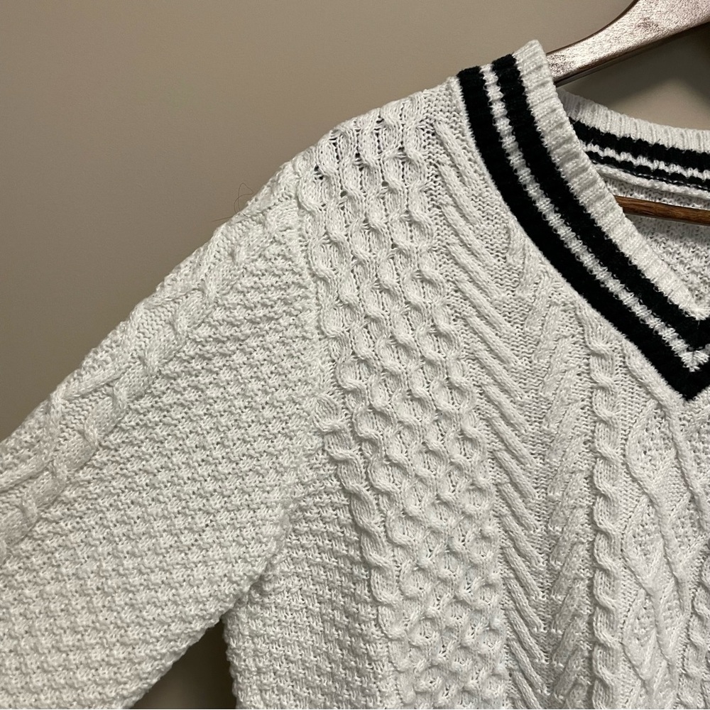 Preppy Black & White V-Neck Cable Knit Sweater Chest Crest Women’s Size Medium - Picture 4 of 9